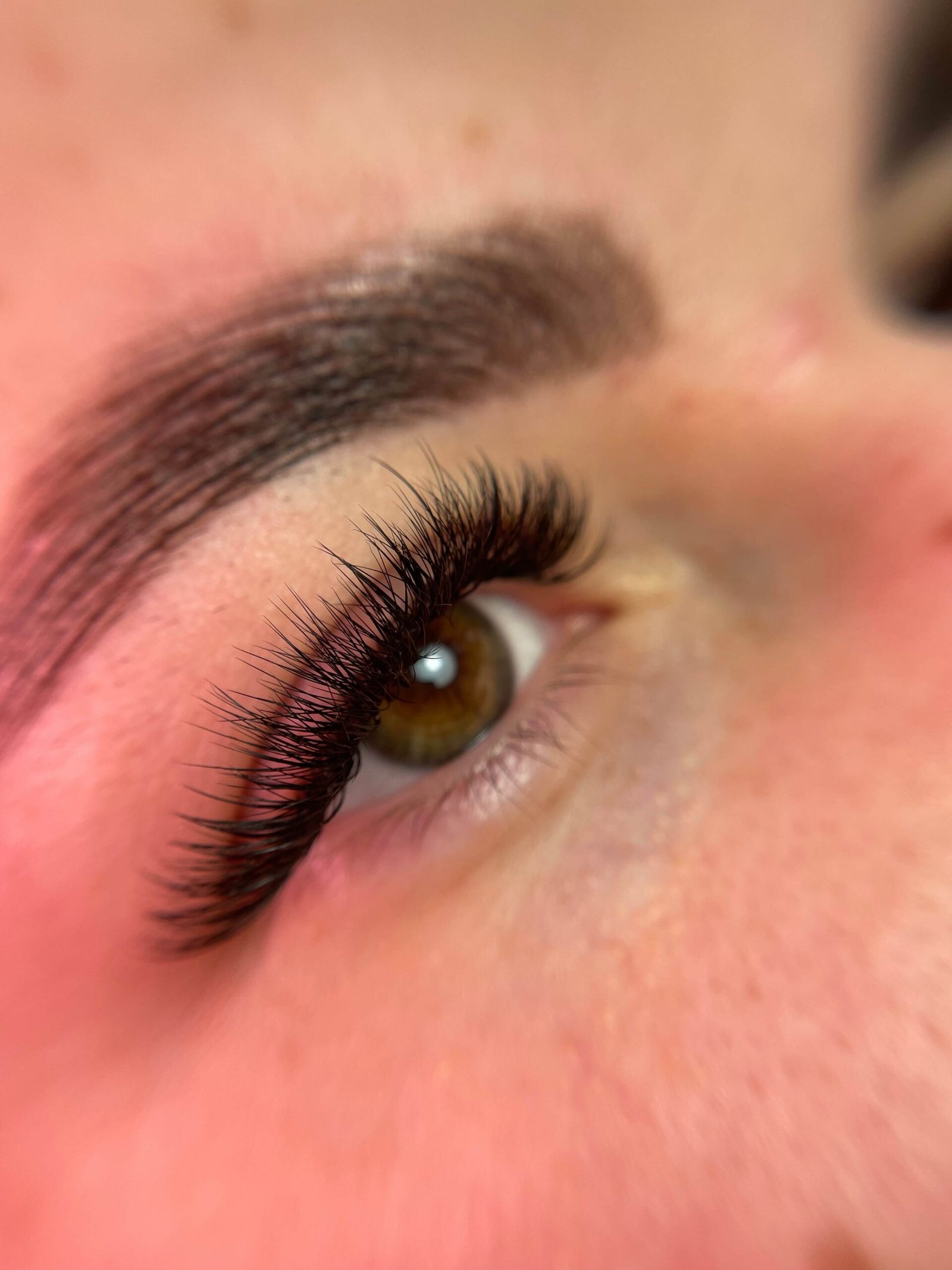 Perfectly shaped and tinted eyebrows